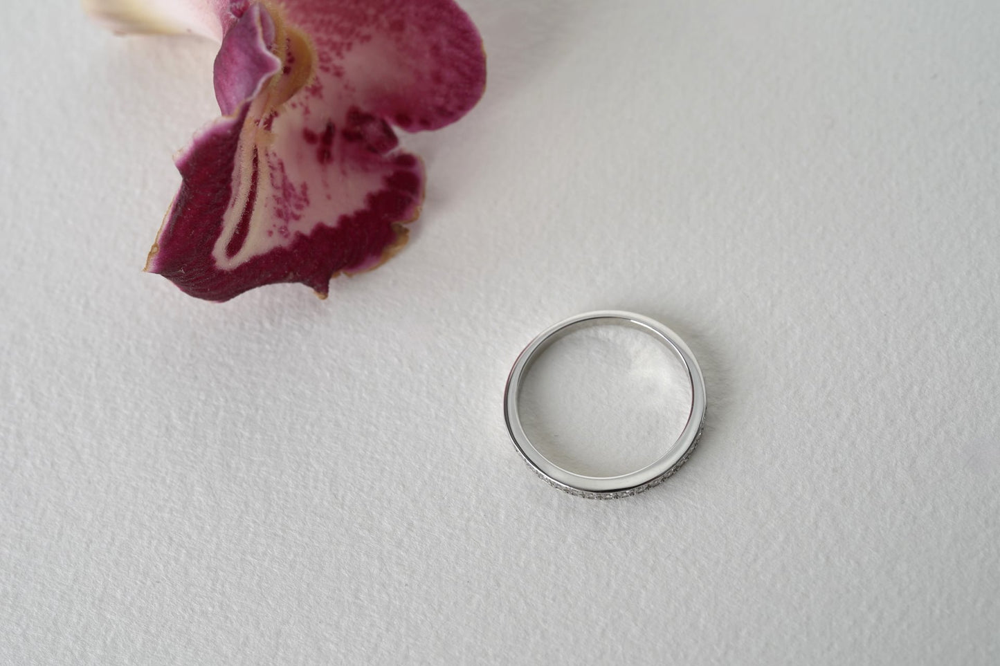 BOLERO (THIN) | CHANNEL SET HALF PAVÉ WEDDING BAND