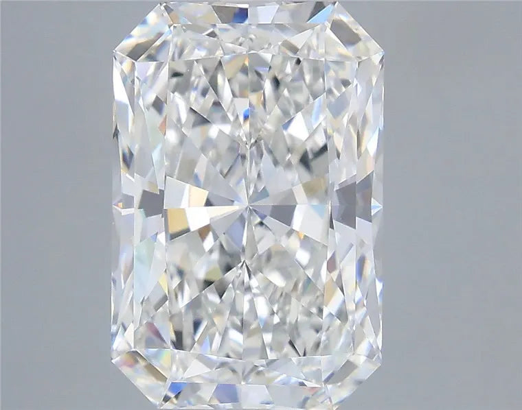 5.02ct Radiant Lab Grown Diamond (Colour E, Clarity VVS2, IGI Certified)