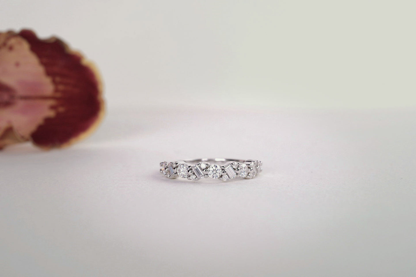 RUMBA | BAGUETTE AND ROUND DIAMOND ACCENT WEDDING BAND