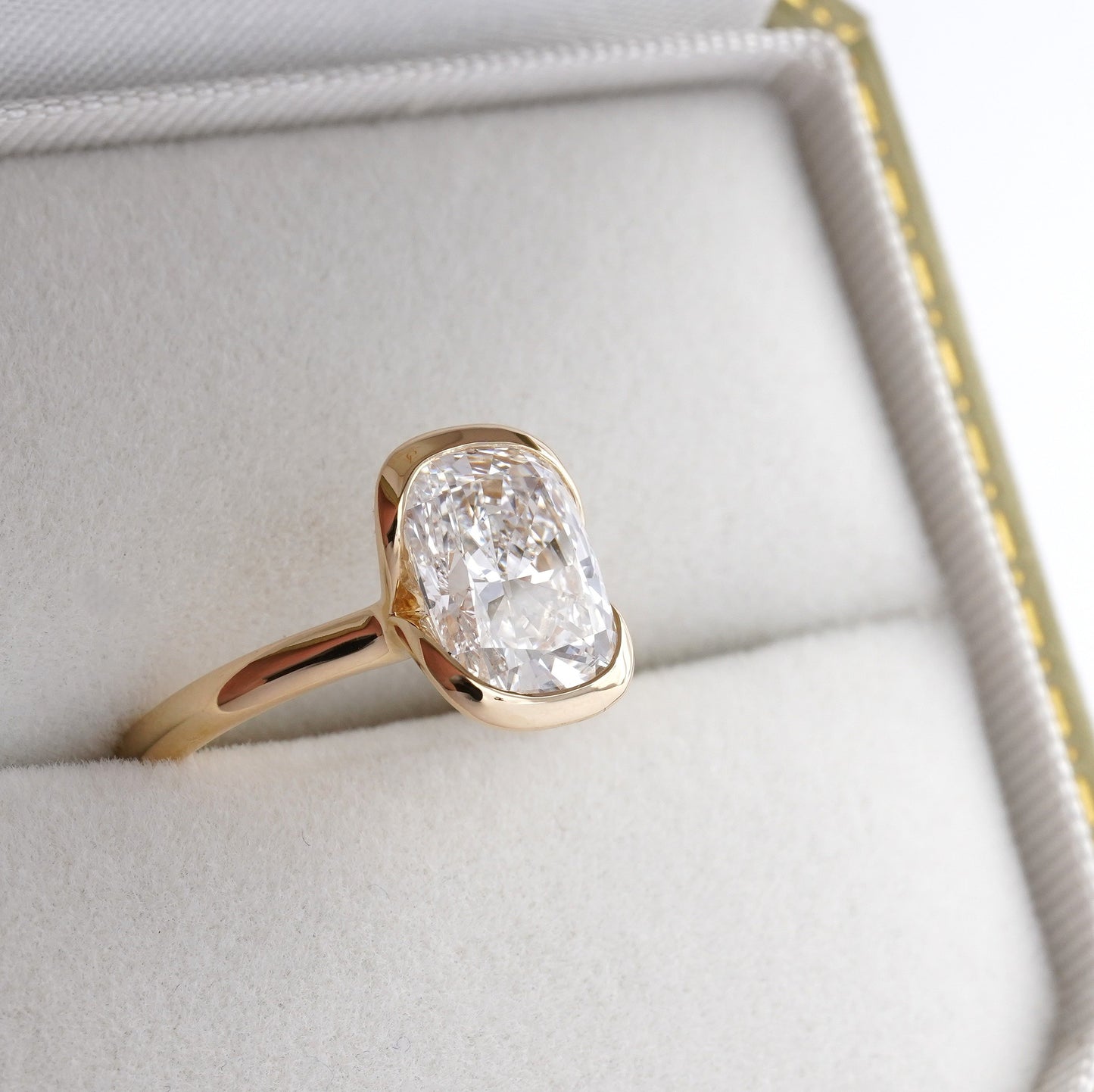 BIJOU- ELONGATED CUSHION