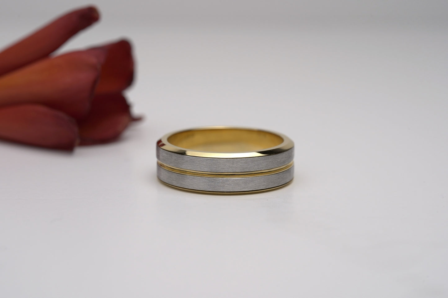 VERTEX | TWO TONE CENTRE RECESSED BEVELLED WEDDING BAND