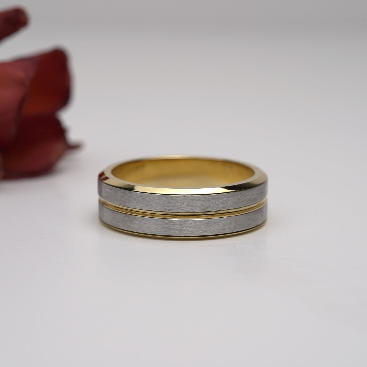 VERTEX | TWO TONE CENTRE RECESSED BEVELLED WEDDING BAND