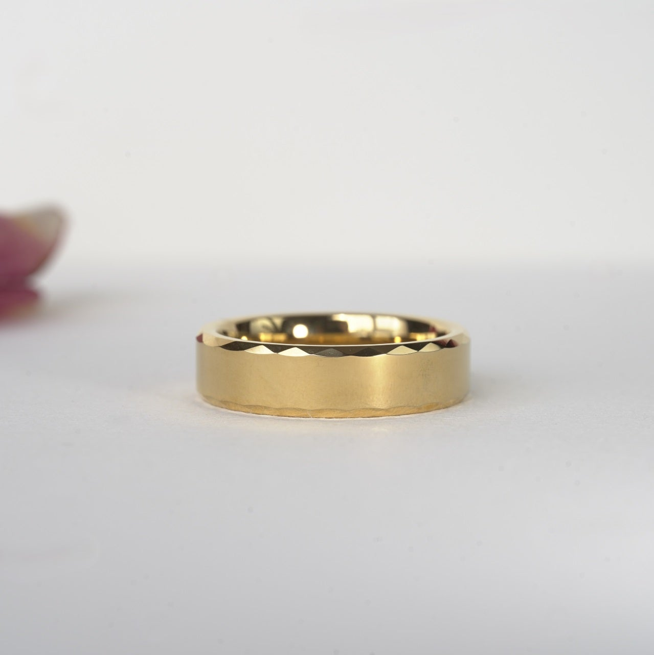 DIAMOND CUT BEVEL EDGE WEDDING BAND