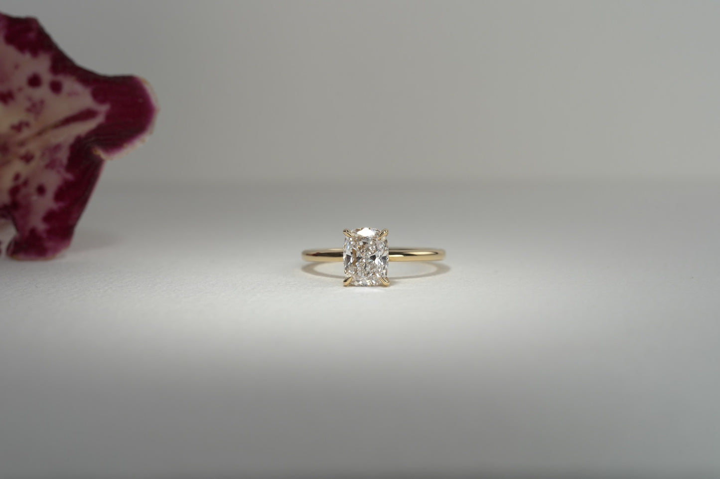 WHISPER - ELONGATED CUSHION (SETTING)