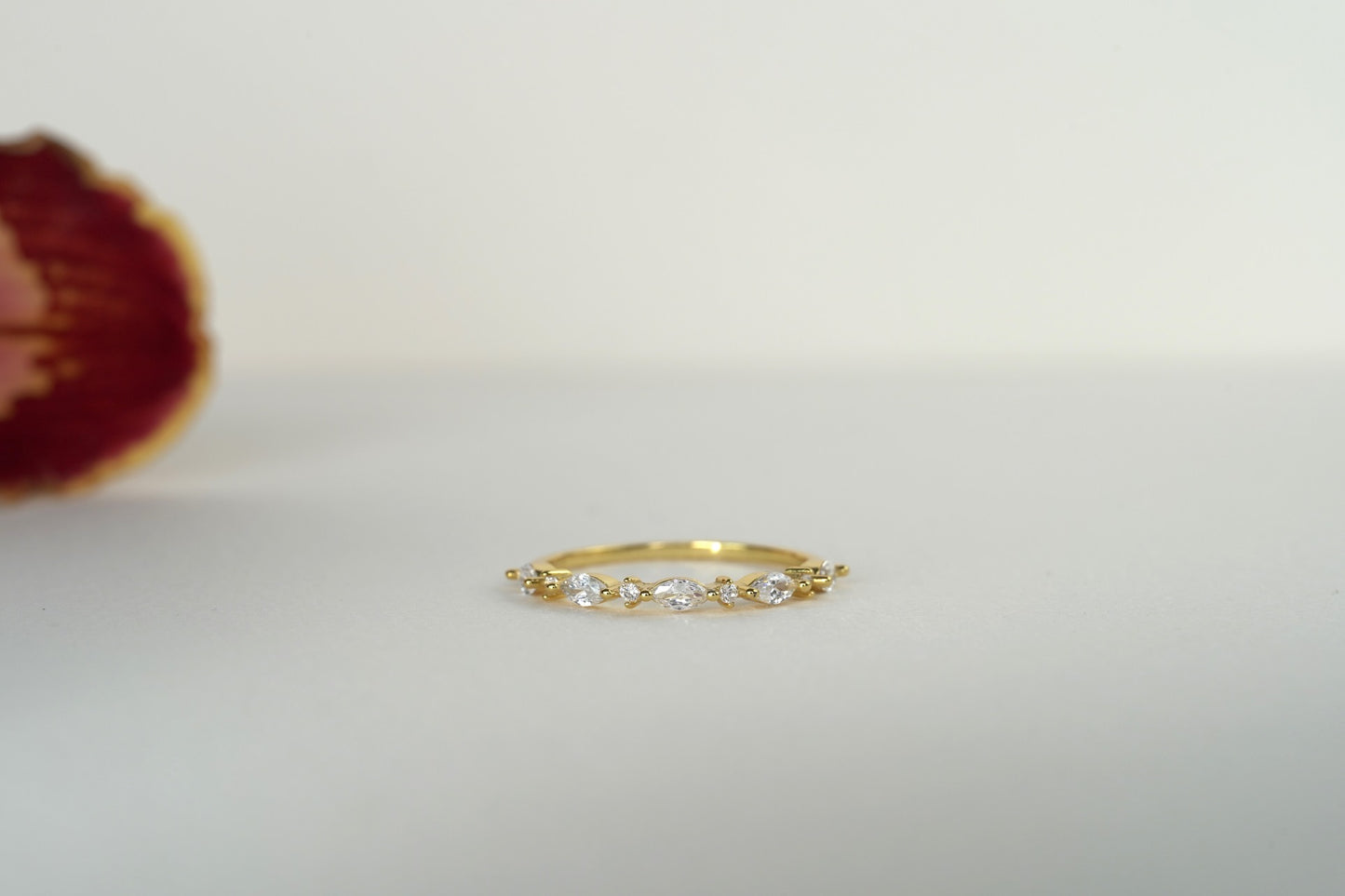 MINUET (THIN) | MARQUISE ROUND DIAMOND WEDDING BAND