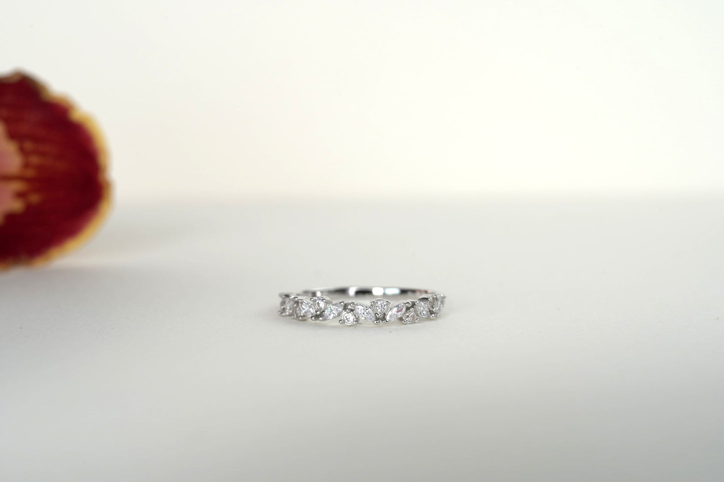 BALLARE | MARQUISE AND ROUND DIAMOND ACCENT WEDDING BAND