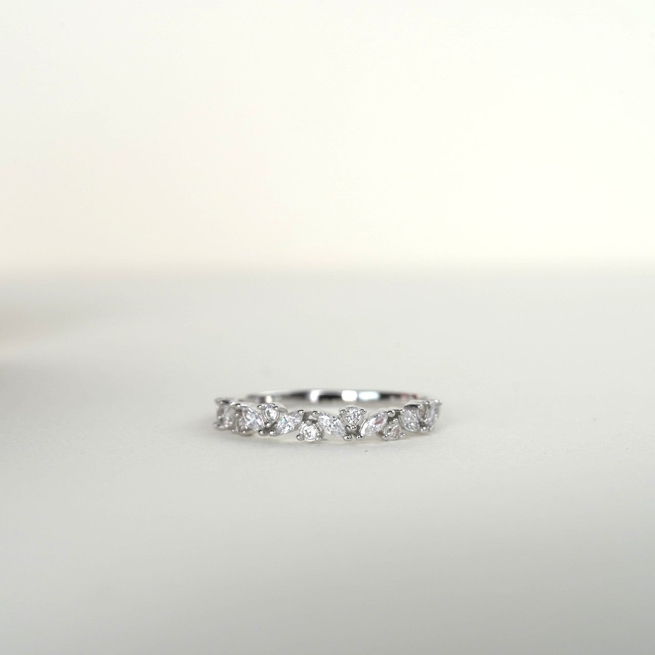 BALLARE | MARQUISE AND ROUND DIAMOND ACCENT WEDDING BAND