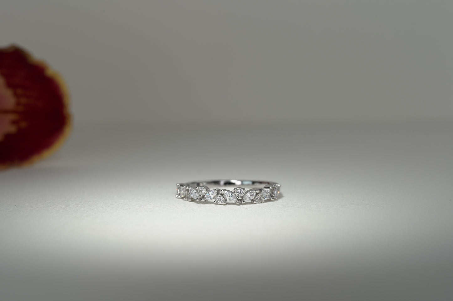 BALLARE | MARQUISE AND ROUND DIAMOND ACCENT WEDDING BAND