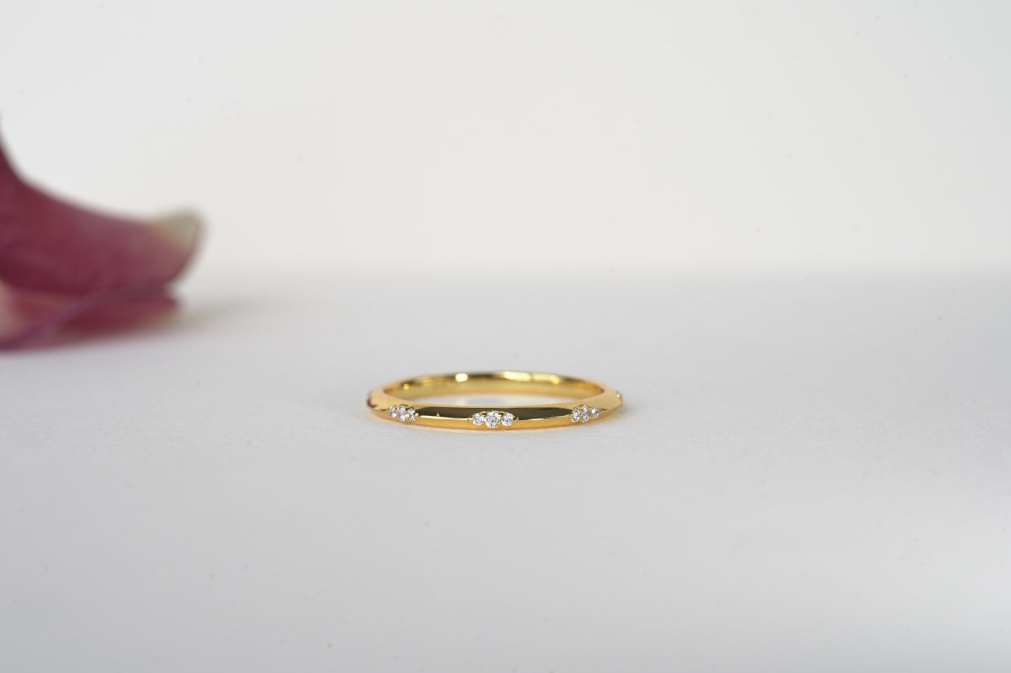 TRINITY | KNIFE EDGE SET CLUSTER WEDDING BAND