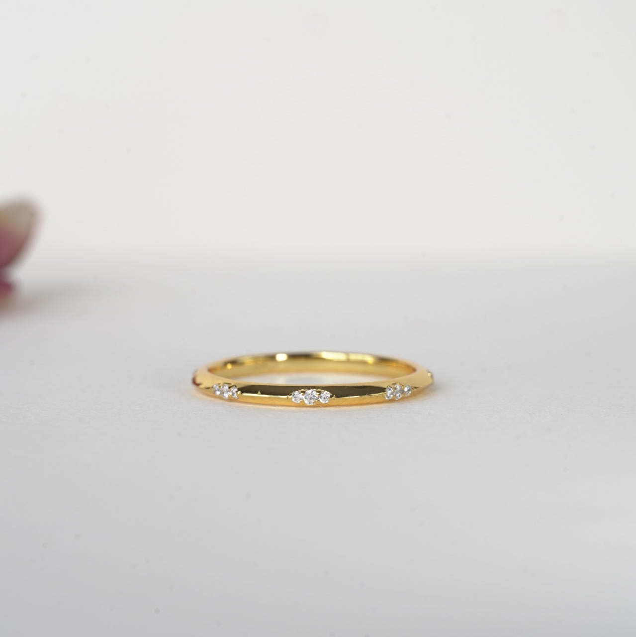 TRINITY | KNIFE EDGE SET CLUSTER WEDDING BAND
