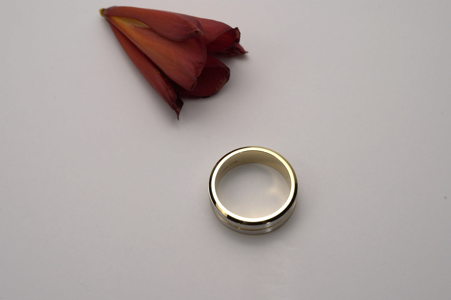 VERTEX | TWO TONE CENTRE RECESSED BEVELLED WEDDING BAND