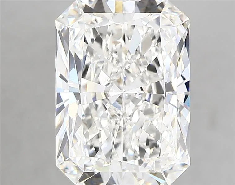 3.14ct Radiant Lab Grown Diamond (Colour E, Clarity VVS1, IGI Certified)
