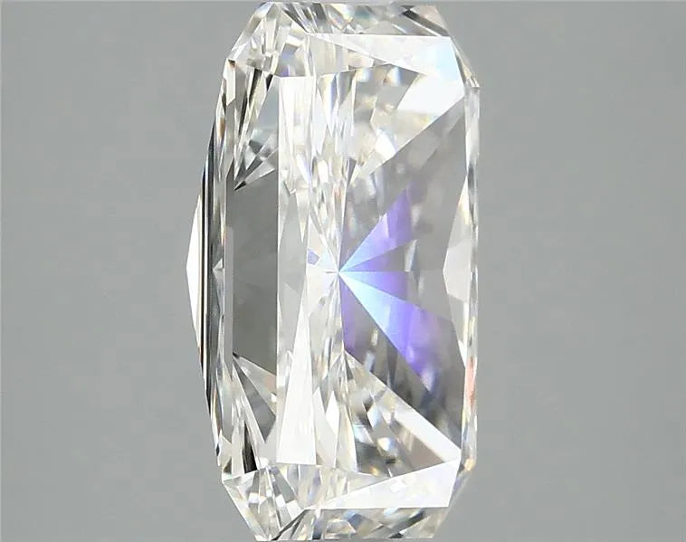 3.88ct Radiant Lab Grown Diamond (Colour G, Clarity VVS1, IGI Certified)